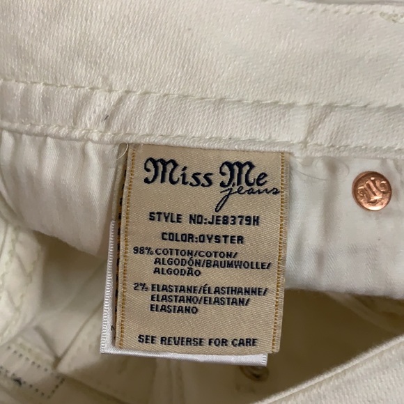 Miss Me Creamy White Distressed Jean Shorts 28 - Picture 12 of 14